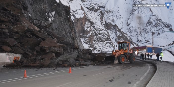 Hakkari De Kaya Par Alar Nedeniyle Kapanan Kara Yolu A Ld