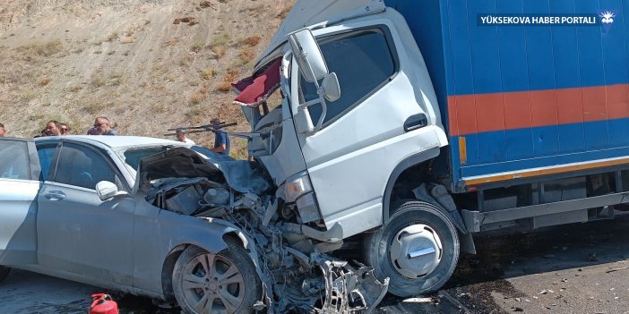 Yüksekova da feci kaza 3 kişi yaşamını yitirdi