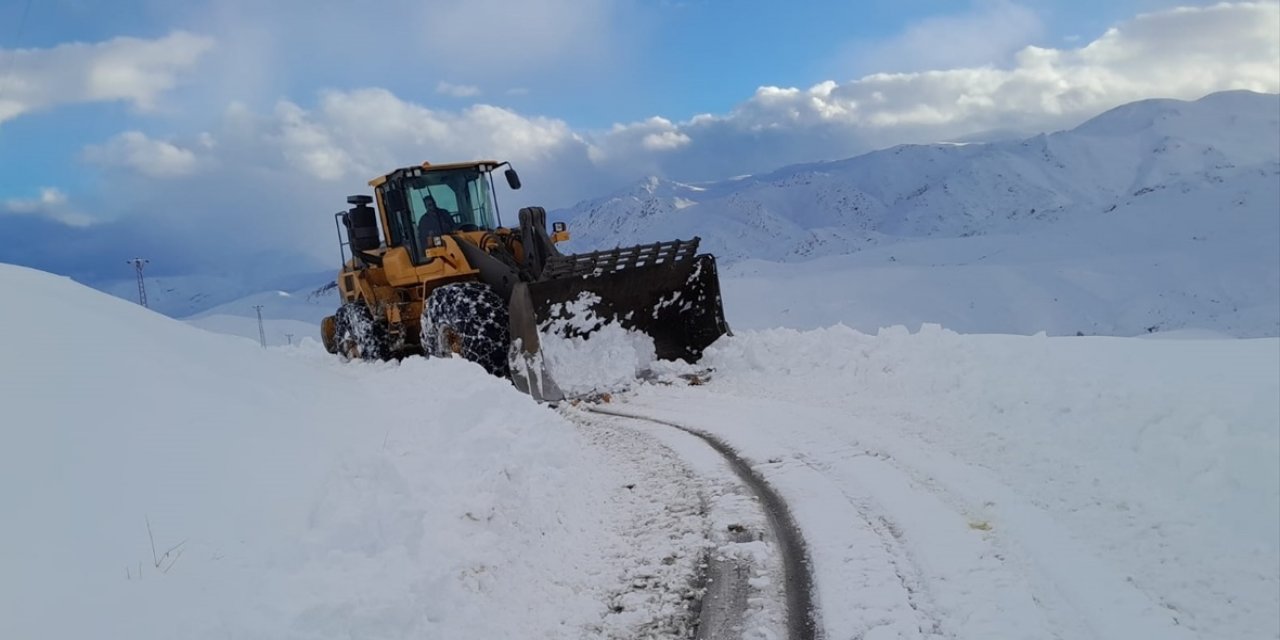 Y Ksekova Da Kardan Kapanan Mezra Yolu Ula Ma A Ld