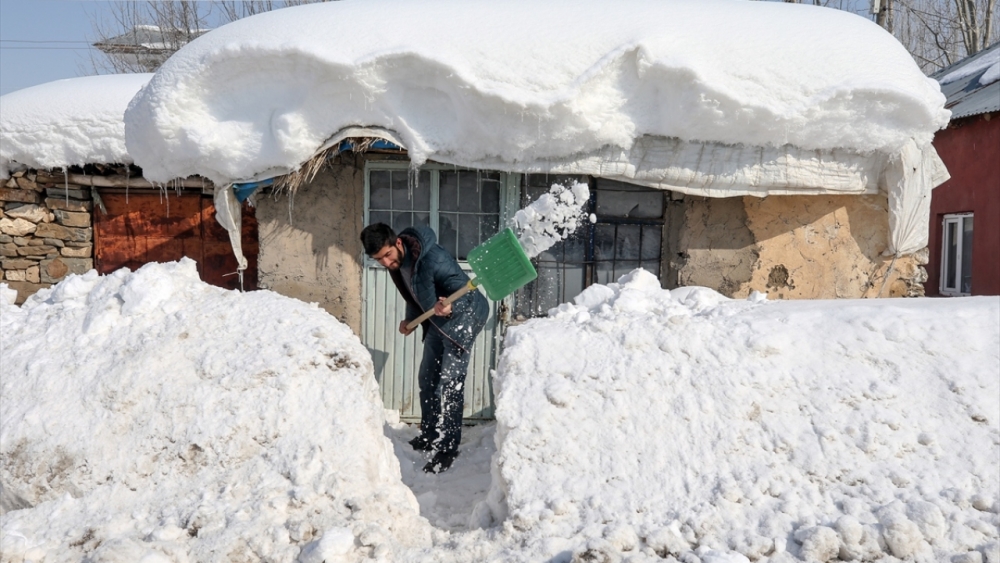 Kar Yüksekova'ya hem çile hem güzellik getirdi 18