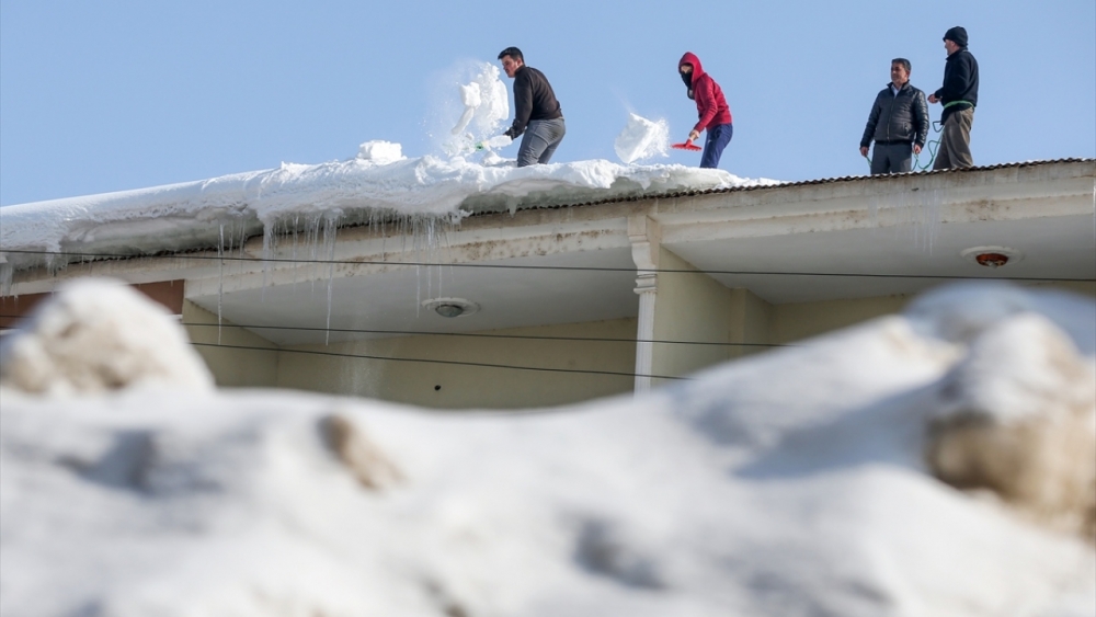 Kar Yüksekova'ya hem çile hem güzellik getirdi 19