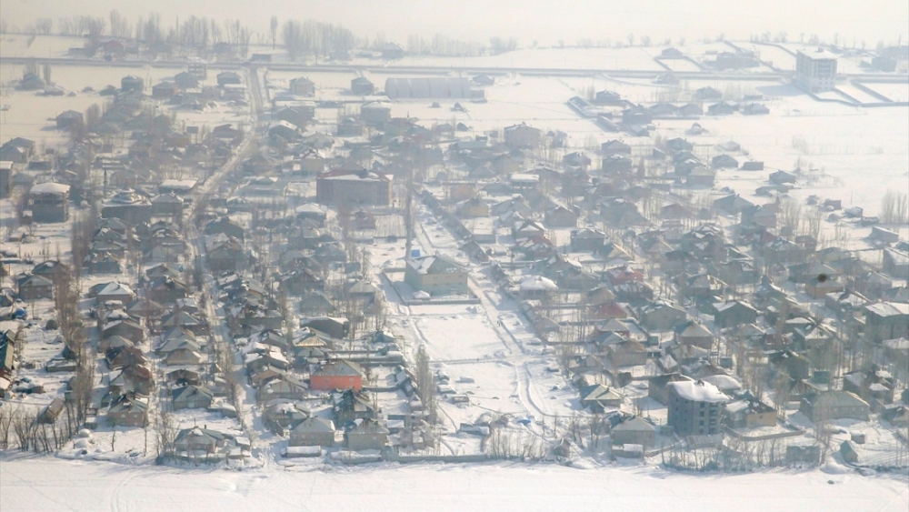 Kar Yüksekova'ya hem çile hem güzellik getirdi 5