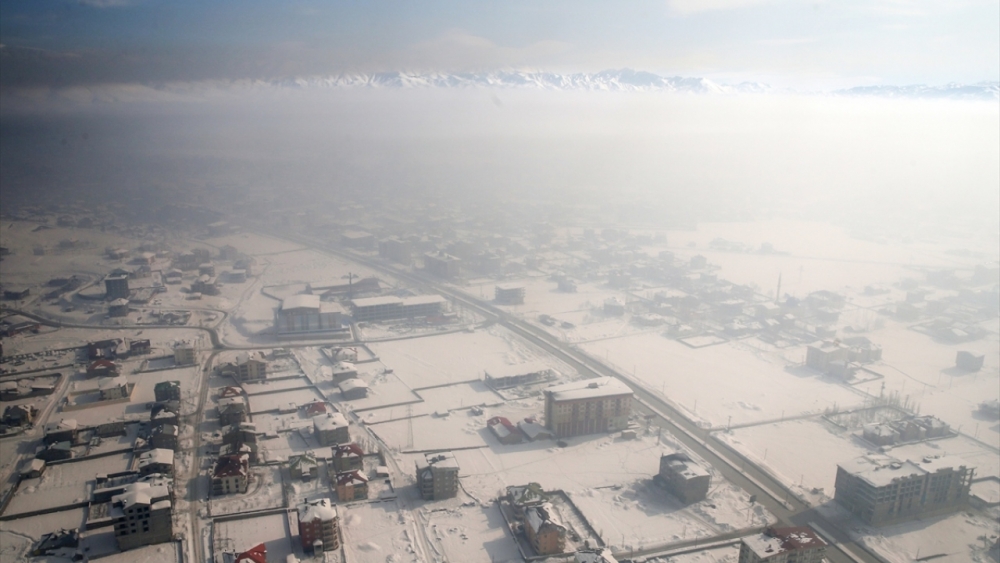 Kar Yüksekova'ya hem çile hem güzellik getirdi 8